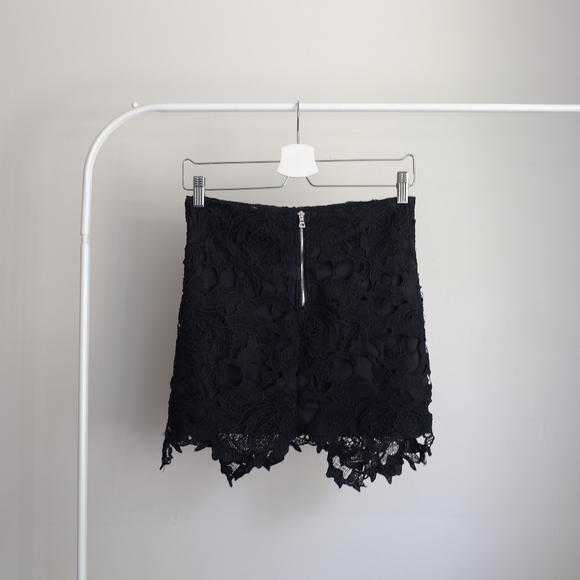 Black lace pencil skirt - Picture 2 of 2